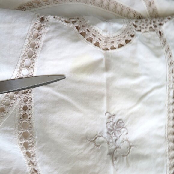 Vintage Beige Cotton Tablecloth Embroidered Floral Crochet Lace Details 48 x 66 - Picture 11 of 12
